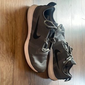 Mens nike running shoes.